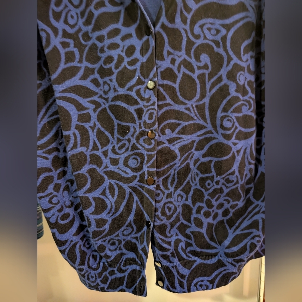 Talbots Woman Blue and Black Floral Patterned Cardigan Sweater in Size 1X - Picture 6 of 13
